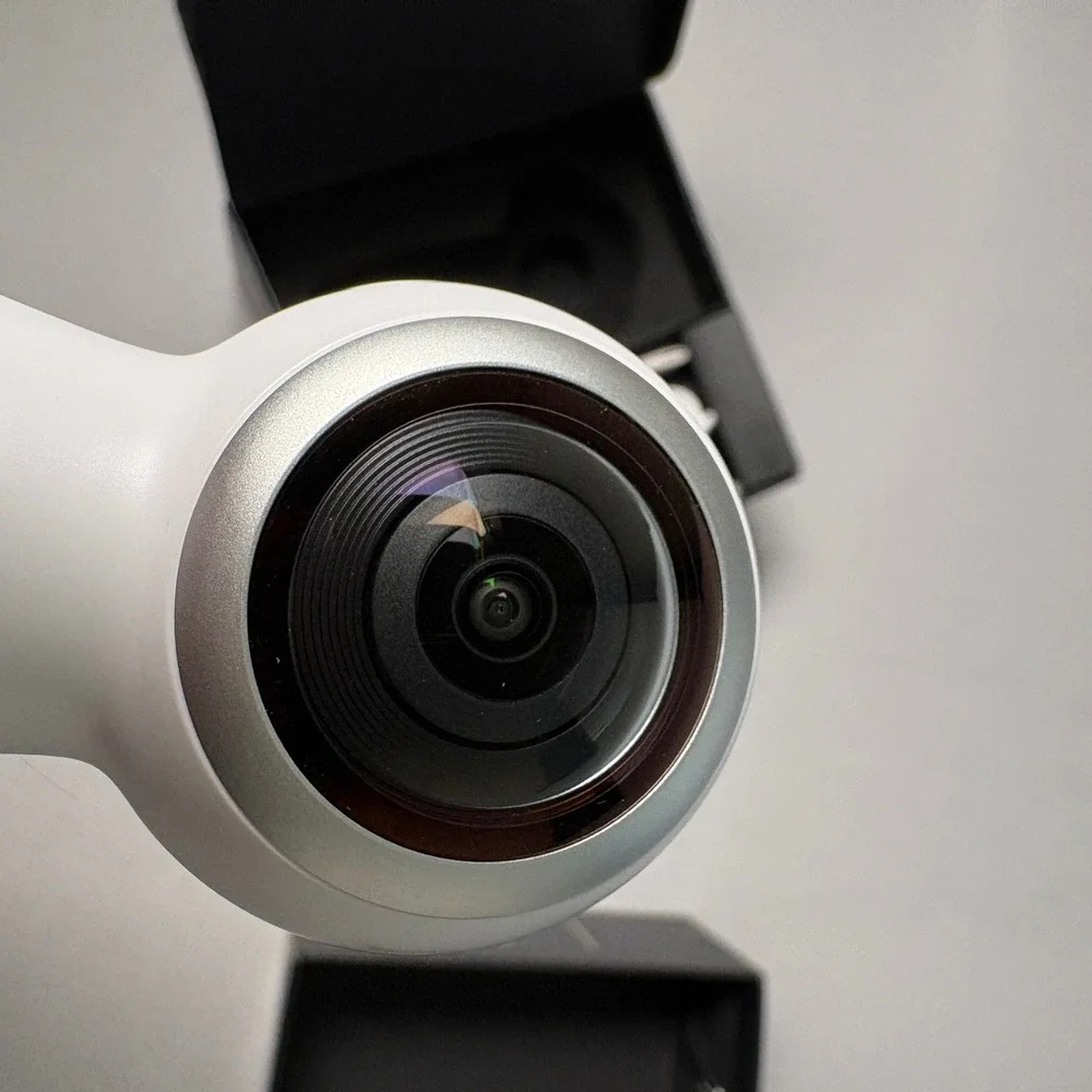 Samsung Gear 360 4K Spherical Camera SM-R210 White 2017 Edition